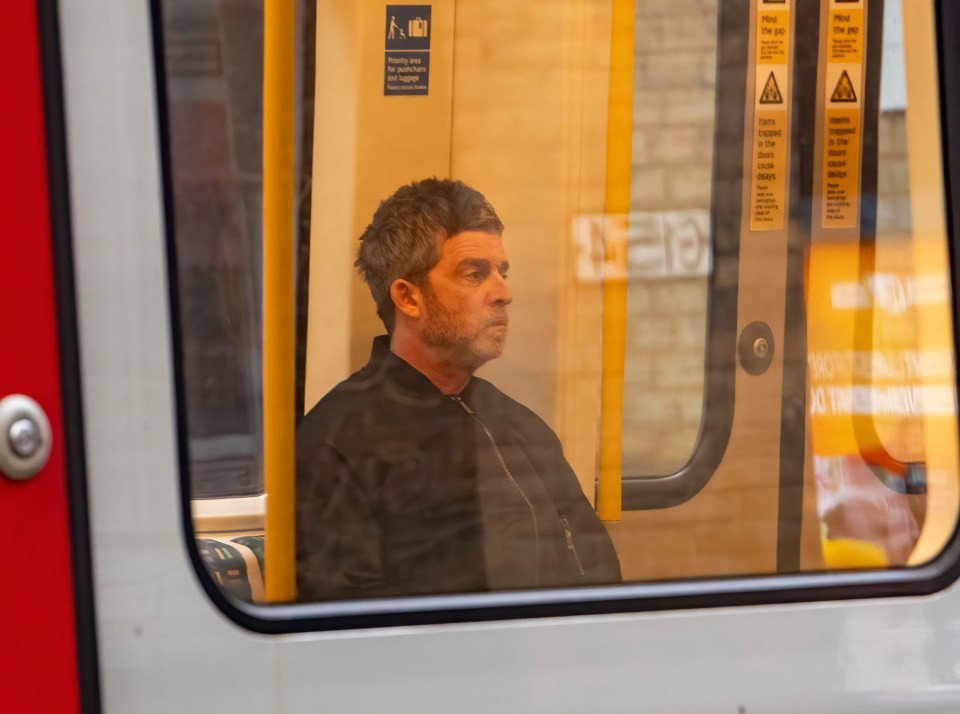 Liam e Noel Gallagher sono stati fotografati mentre si dirigono alle prove degli Oasis per la prima volta in 16 anni.