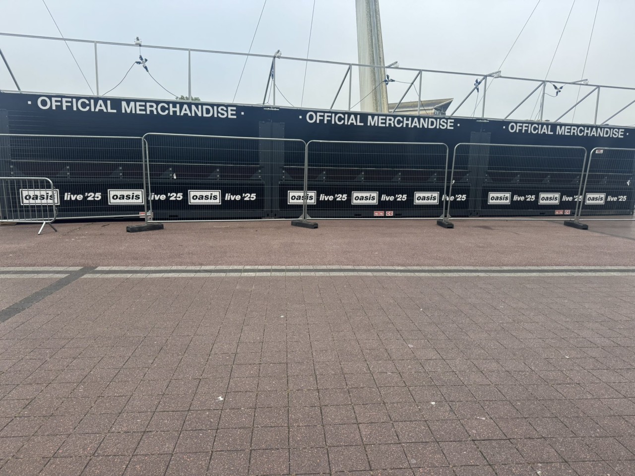 In aggiornamento - Immagini e video da Cardiff compreso il pop-up store